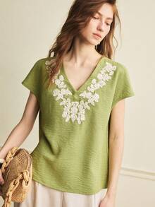Écloséra French Retro Casual Embroidered V-Neck Batwing Short Sleeve Loose Blouse, Spring/Summer Women Shirt, Vacation Style Casual Top, Summer Women Shirt, Summer Women Clothing, Green Embroidered Wrinkle Texture Blouse - Green - View 6