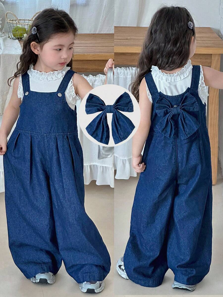 SHEIN Little Byeori 女童深蓝色牛仔背带裤,后背饰有立体蝴蝶结,适合春夏休闲度假乡村波西米亚风穿搭、沙滩装、西部街头风、春假装、锐舞派对装、节日牛仔背带裤、女童度假装。 - 中等水洗藍 - 查看 1