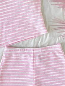 SHEIN Bộ đồ thường ngày thoải mái dành cho nữ tuổi teen, gồm áo tank top kẻ sọc cổ lệch và quần short. - Hồng - Xem 4