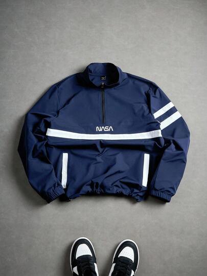 Aesthetic Post Veste décontractée à col montant et manches longues pour hommes, coupe-vent/coupe-vent d'extérieur, design color block avec demi-zip, col montant avec graphique lettrage, ourlet ajustable avec cordon de serrage, convient pour le port quotidien, les activités de plein air, les sports, les sorties décontractées, l'école, les fêtes, les festivals de musique. Peut être offert en cadeau à des amis et petits amis, automne