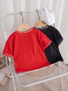 SHEIN Playful Pals 两件装男婴服装，都市街头风，Y2K洛杉矶印花字母短袖圆领轻薄柔软夏季上衣T恤，夏季套装，适合度假、海滩、周末、日常穿着，春夏男童套装，儿童街头服饰，运动服 - 彩色 - 查看 2