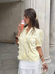 Pariaura Smickrande citrongul spetsskjorta med lapptäcke, elegant blus med mjuk volangkrage och blommig ärm, broderad texturerad - Ljusgul - Visa 4