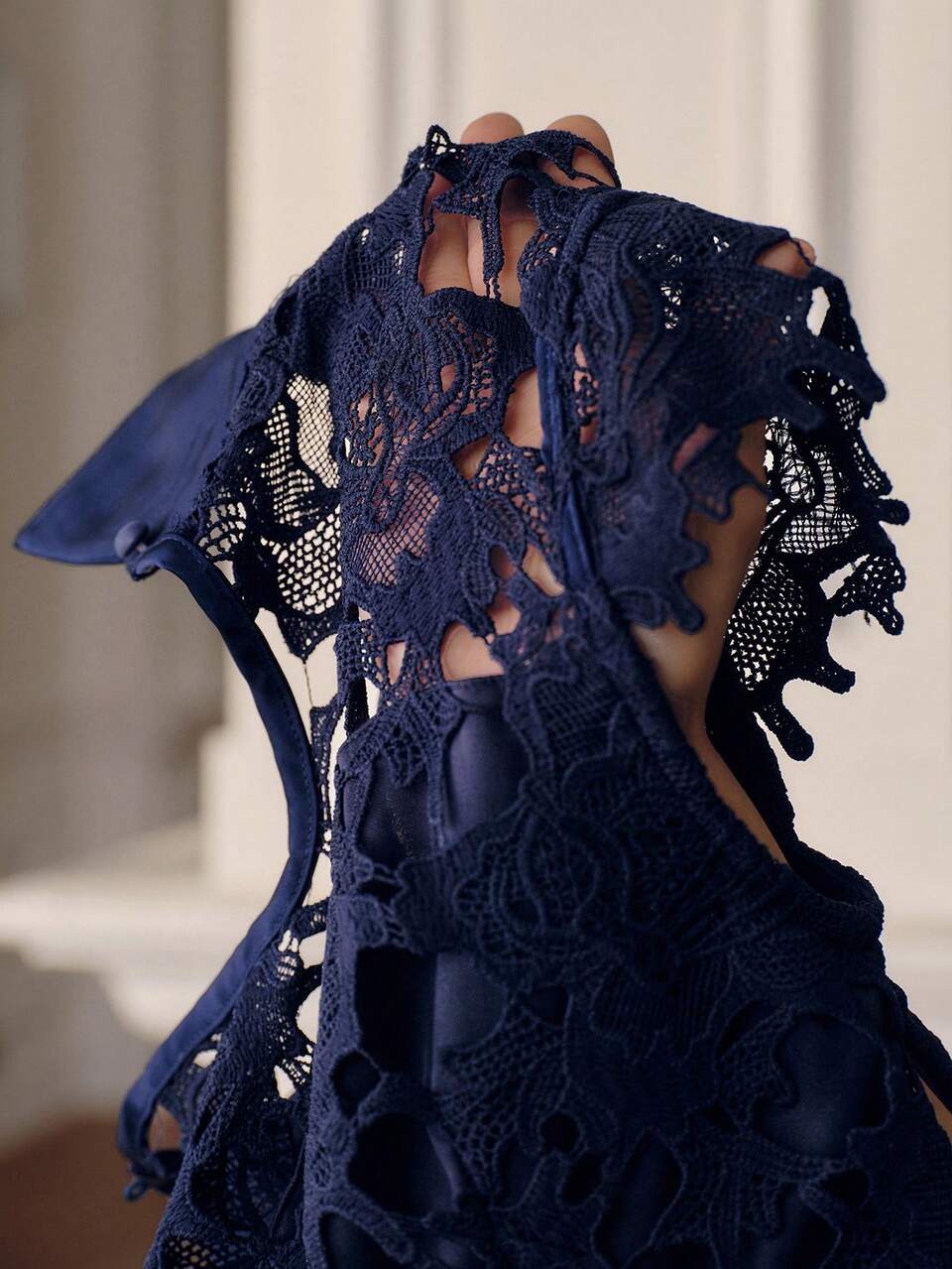 Anewsta Elegant Navy Blue Lace Collar Sleeveless Sexy Hollow Out Cropped Women Shirt