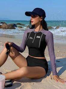 Conjunto de traje de baño de 2 piezas con parte superior de manga larga con bloque de color y estampado de letras, y shorts para mujeres. Traje de buceo conservador, ajustado y estilizante para el verano - Negro - Ver 5
