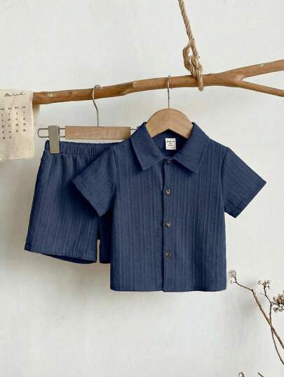 SHEIN Bộ đồ 2 món cho bé trai và bé gái: áo khoác cardigan cổ polo màu trơn và quần short màu trơn.