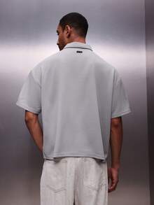 PLAYBOY X SUMWON 男士必备款灰色短袖 Polo 衫，饰有兔子标志，常规版型，休闲夏季高尔夫领上衣 - 灰色 - 查看 2