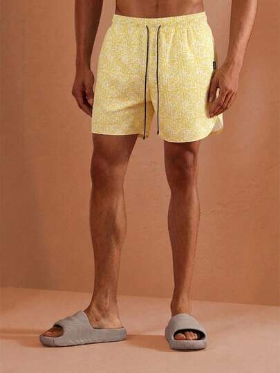 SUMWON شورت سباحة رجالي مناسب للياقة مع طبعة هندسية صفراء، سريع الجفاف، مناسب للشاطئ والاستجمام والعطلات الصيفية