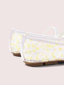 CUCCOO DOLLMOD Sepatu Wanita Modis Ujung Bulat Bordir Bunga Model Mary Jane yang Imut dan Manis - Putih - Krisan - View 4