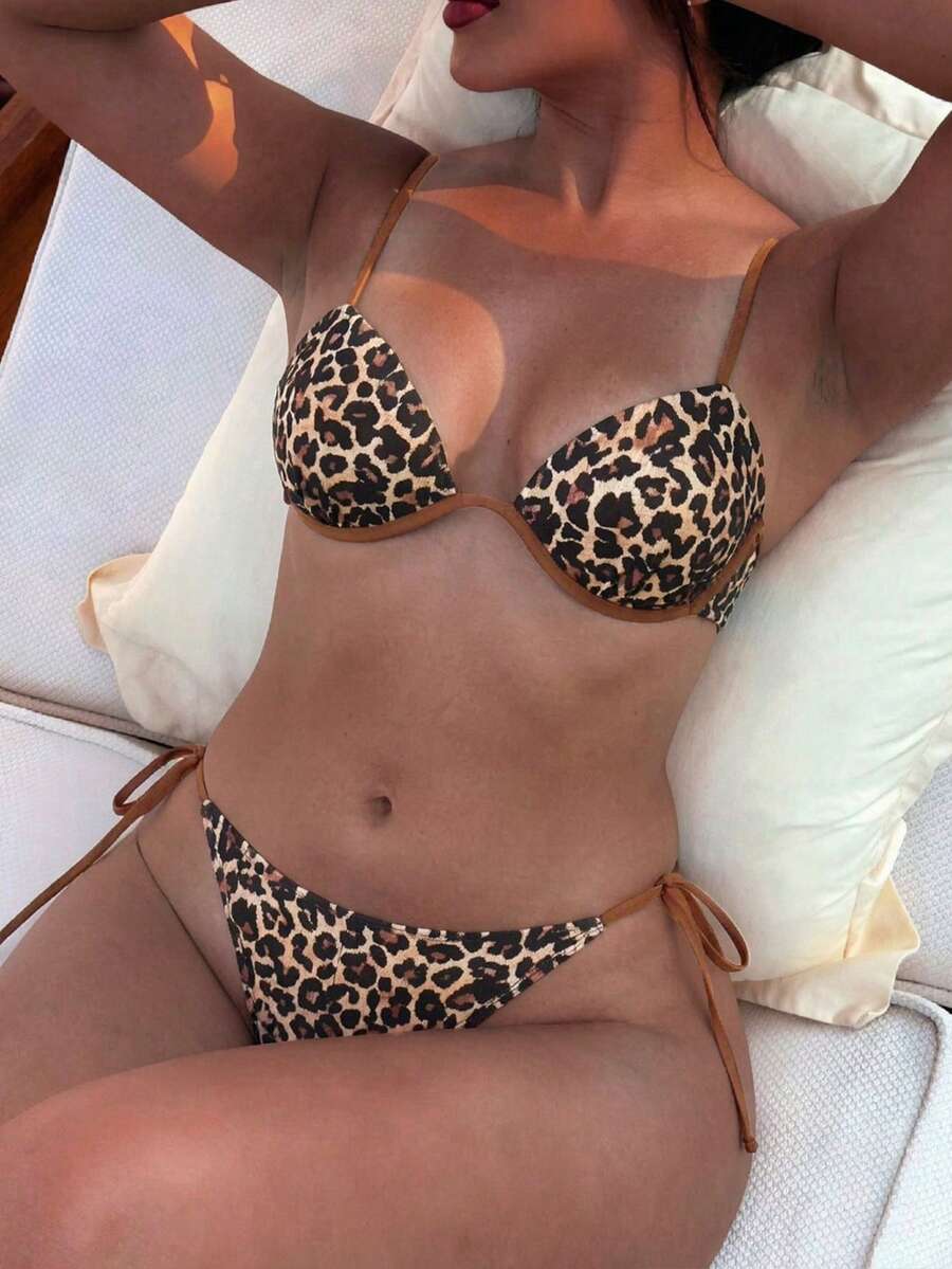 Swim Vcay 2026春夏款黑色和棕色豹纹随机图案细肩带钢圈上托可调节侧边高开衩后背系带比基尼泳衣套装 - 彩色 - 查看 1