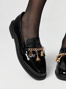 ROMWE Kawaii 女士时尚厚底亮面小皮鞋，春秋英伦学院风金属装饰链月熊爱情锁图案，闭趾深口低帮粗跟通勤办公舒适商务平底鞋，Y2K 2000年代风格 - 黑色 - 查看 3