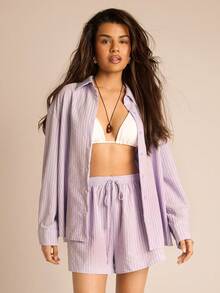 FASHION SZN 春夏休闲条纹衬衫，宽松版型，条纹府绸面料，粉彩色调，纽扣前襟，宽松舒适，适合夏季度假、日常休闲穿着，也可作为沙滩罩衫。条纹衬衫时尚优雅，尽显时尚品味。 - 淡紫色 - 查看 1