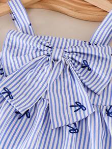 SHEIN Genkimix Kids Conjunto de moda de verano para niña joven, camisola con lazo a rayas azules & pantalones acampanados ajustados, ropa de 2 piezas dulce para niña a juego con la familia - Azul - Ver 7