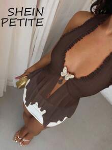 SHEIN PETITE 女士时尚假日无袖吊带背心，系带领口，荷叶边下摆和金属蝴蝶装饰，适合度假、旅行和休闲穿着。 - 棕色 - 查看 1