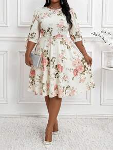 SHEIN Lady Gaun Elegan Ukuran Plus Motif Bunga Leher Bulat Lengan Berkerut Warna Krem untuk Pesta Teh dan Taman - MultiWarna - View 2