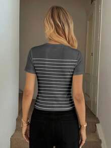 SHEIN LUNE 女士圆领修身条纹短袖T恤，适合春夏嘉年华、休闲场合穿着 - 彩色 - 查看 2