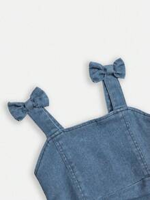 SHEIN Elladie kids 幼女可愛休閒甜美牛仔洋裝，夏季輕量中洗藍色可愛街頭風 4 口袋鬆緊腰不對稱開衩裙 - 淺色水洗藍 - 查看 7
