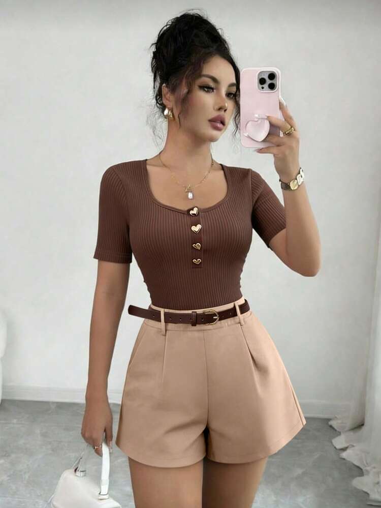 Conjunto de 2 piezas de camiseta ajustada de cuello redondo con botones y pantalones cortos de pierna ancha para mujer, casual para vacaciones y viajes - Marrón - Añade 5