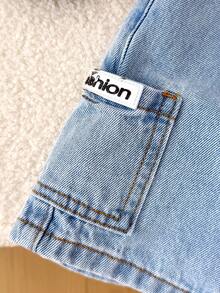 SHEIN Little Byeori 小男孩新款時尚休閒柔軟復古拼接足球印花寬鬆版型藍色牛仔短褲，側邊口袋，春夏季日常穿搭、街頭風、海灘度假、波西米亞風、休閒 - 淺色水洗藍 - 查看 5