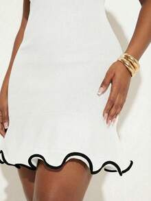 SHEIN SXY Vestido de uso diario minimalista de cuello y puños de contraste, de manga corta y cuello redondo, talla grande - Blanco - Ver 9