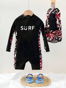SHEIN Set de 2 piezas de traje de baño con camiseta de protección solar de manga larga con estampado de dibujos animados y gorro para niños pequeños, adecuado para playa, piscina, primavera/verano - Rojo - Ver 6