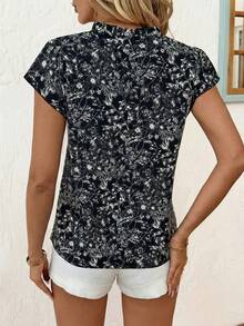 SHEIN Clasi Áo thun nữ cổ chữ V in họa tiết toàn thân, kiểu dáng thường ngày, đa năng, tay ngắn. - Đen và trắng - Xem 2
