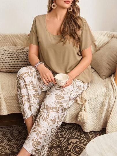 SHEIN Square Neck Solid Color Short Sleeve Top + Leaf Print Long Pants Plus Size Pajama Set