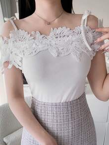 FRIFUL 女款對比蕾絲露肩修身時尚短袖T恤 夏季露肩上衣 外出穿搭上衣 - 白色 - 查看 6