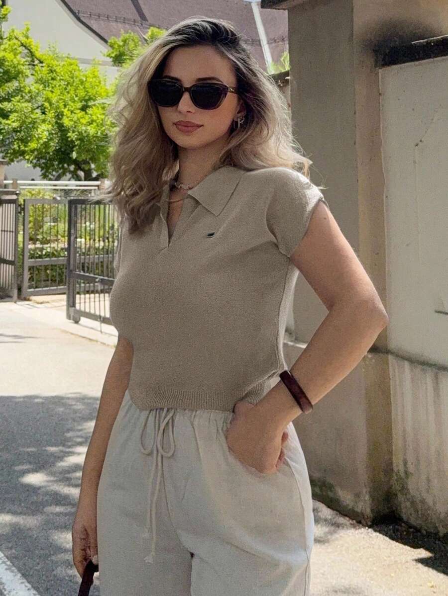 Jeta Ari 纯色合身 Polo 领休闲女式春夏针织上衣 - 卡其色 - 查看 1