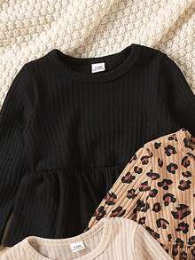 SHEIN paquete de 3 blusas de manga larga con cuello redondo, bajo con volantes, bordado de gato, estampado leopardo y unicolor, de tela cómoda de punto acanalado, para niñas bebé, adecuado para primavera y otoño, uso diario y exterior - Multicolor - Ver 6
