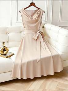 GlowEve CURVE Robe femme élégante de style français pour le travail, en tissu drapé, sans manches, taille lâche avec nœud papillon, couleur abricot. Convient pour les occasions décontractées et les grandes tailles. - Nude - Voir 1