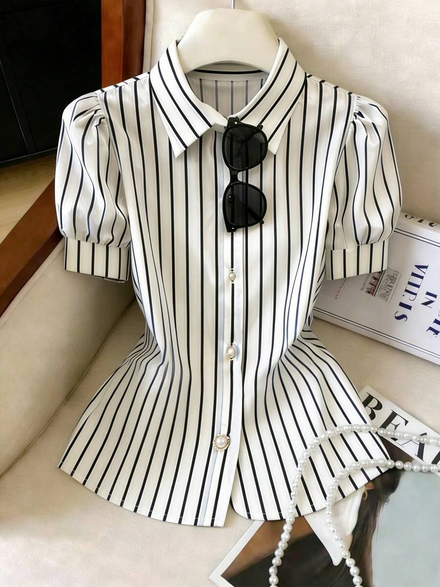 GlowEve Camisa casual de mujer de manga corta con volantes y de un solo pecho a rayas - Blanco y Negro - Ver 1