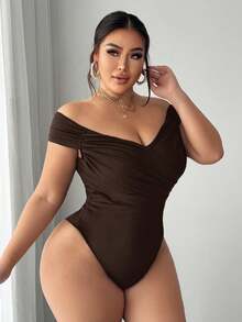 SHEIN SXY 大码女士性感露肩交叉褶皱连体衣，适合街头、休闲、性感、日常旅行、购物、约会等场合，穿着清爽舒适，易于搭配，显瘦，凸显身材，修饰身形。 - 咖啡棕 - 查看 4