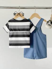 SHEIN Playful Pals 男婴休闲百搭舒适套装，包含一件披肩领条纹短袖T恤和一条可调节牛仔背带裤，适合通勤、上学、度假、运动、春夏季节穿着，尺码6个月至3岁，儿童服装，婴儿服装，幼儿T恤，幼儿背带裤 - 黑與白 - 查看 2