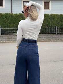 Jeta Ari Camiseta de mujer de cuello alto ajustada con diseño de agujero para el pulgar - Blanco - Ver 2