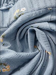 SHEIN Essnce 大码女装春夏时尚休闲宽松舒适清爽日常百搭黑色小碎花纹理面料弹力腰阔腿裤，女式下装，宽松裤，可爱夏季穿搭，欧洲夏季，度假服装，机场女装 - 淺藍色 - 查看 5