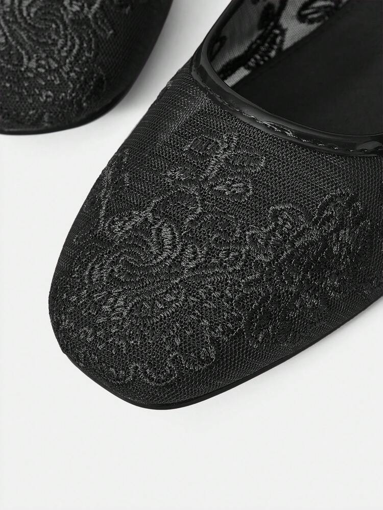 WOMEN ELEGANT VERSATILE COMMUTING VELVET FLORAL EMBROIDERY BUCKLE STRAP FLATS FOR CHRISTMAS SPRING SHOES