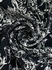 SHEIN Clasi Áo thun nữ cổ chữ V in họa tiết toàn thân, kiểu dáng thường ngày, đa năng, tay ngắn. - Đen và trắng - Xem 4