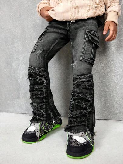 SHEIN 这款时尚复古设计的做旧水洗破洞毛边拼接高弹修身蓝色牛仔裤，配有工装口袋，休闲百搭，适合儿童秋冬户外穿着。