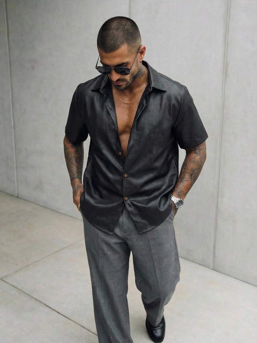 Manfinity VCAY Men's Casual Solid Color Short Sleeve Shirt, Summer Men's Short Sleeve Shirt Men's Leather Shirt Gothic Button Up Shirt Men's Faux Leather Shirt Men's Black Shirt