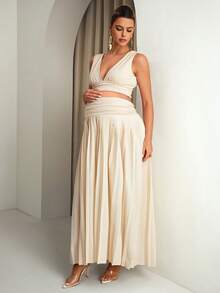 MaterniChic Bộ 2 món dành cho bà bầu: Áo tank top ngắn cổ chữ V sâu và chân váy midi cạp chun điều chỉnh được. - Màu be - Xem 7