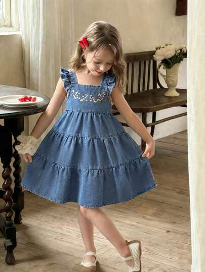 SHEIN Vintaside Kids Young Girls' New Washed Blue Casual Loose Tiered Denim Dress. Adorable Floral Embroidery. Made Of Lightweight Soft Cotton Denim, A Must-Have Item For Fashionable Young Girls, Suitable For Spring/Summer Wear, Simple & Stylish For Daily Outfit, Outings, Gatherings. New Spring/Summer Collection 2023