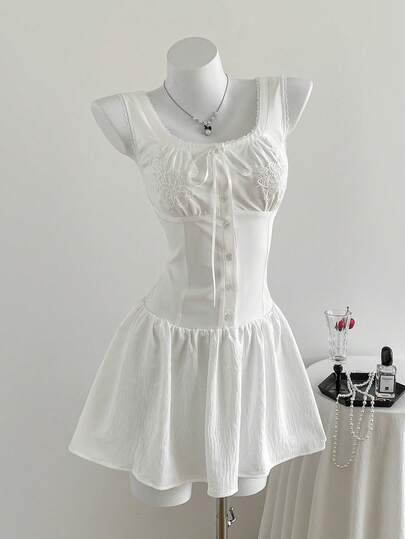 Elamini 法式复古浪漫宫廷风白色刺绣拼接无袖A字腰连衣裙，优雅短款连衣裙