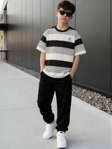 SHEIN Vacaura 男童休闲简约蓝灰白拼接T恤裤套装（2件套），适合春夏日常穿着及外出活动。 - 彩色 - 查看 1
