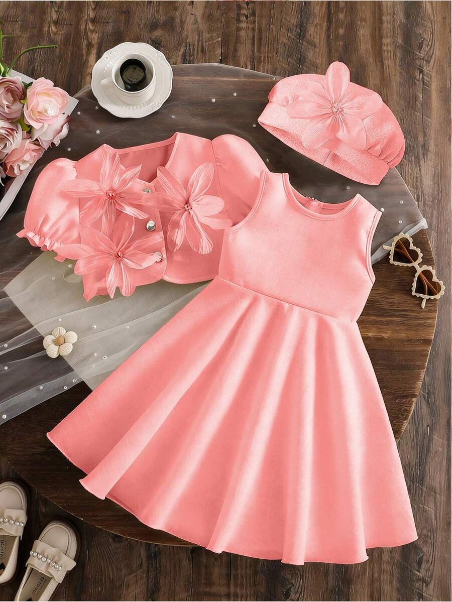 SHEIN 女婴两件套甜美可爱套装，含帽子，时尚短袖上衣和连衣裙，饰有3D立体花朵和仿珍珠纽扣，轻盈面料，适合各种场合。