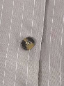 女童条纹背心和长裤套装，上衣正面采用仿口袋设计，配有三粒扣开衫和休闲长裤，非常适合春夏日常穿着和约会。 - 杏色 - 查看 6