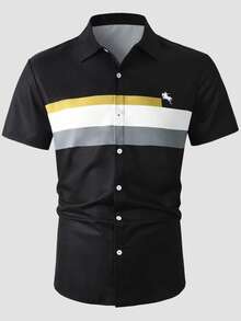 Manfinity Mode 男士撞色短袖衬衫，适合休闲、户外和派对穿着。男士休闲黑色衬衫，男士街头风短袖星形衬衫。 - 黑色 - 查看 3