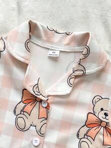 SHEIN 女童黄白格子蝴蝶结小熊印花翻领短袖短裤套装，阻燃家居服 - 黃色 - 查看 3
