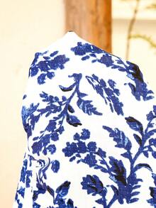 SHEIN Holidaya Đầm nữ cỡ lớn cổ chữ V tay ngắn, thắt eo, cài cúc phía trước, họa tiết lá cây, kiểu dáng thường ngày, thích hợp cho kỳ nghỉ. - Màu xanh lam - Xem 3
