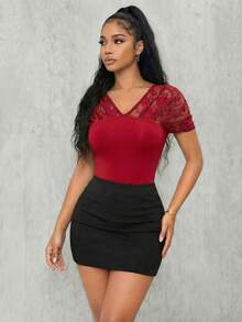 SHEIN Raffinéa Women's Sexy Lace Patchwork V-Neck Fitted Cropped T-Shirt - Red - View 3