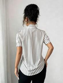 GlowEve Camisa casual de mujer de manga corta con volantes y de un solo pecho a rayas - Blanco y Negro - Ver 3